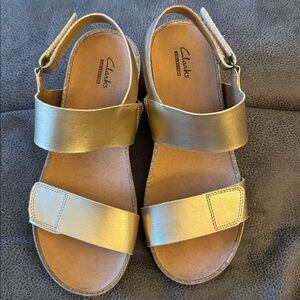Clarks Auriel Fin Gold Velcro Wedge Sandal Size 9
